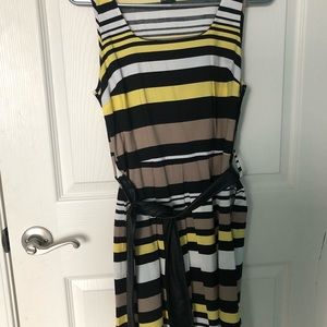 Sleevess cotton dress with belt